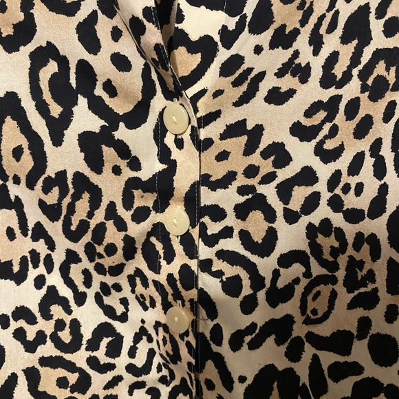 Chico’s ~ Cheetah Button Up Front ~ 3/4 Bell sleeves Top ~ Size 1 (M 8/10) - Picture 4 of 5